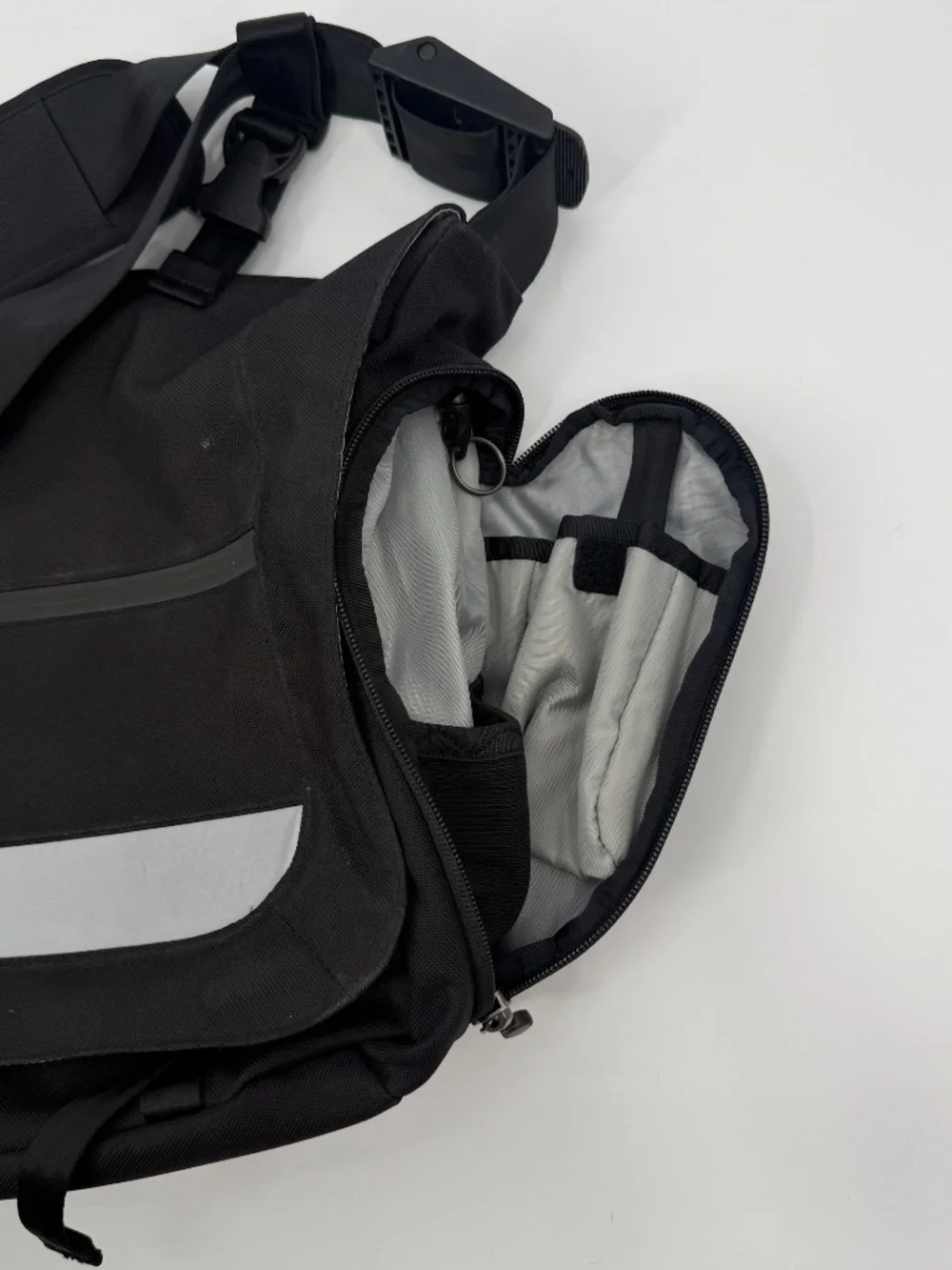Patagonia Critical Mass Messenger Bag Black Laptop Crossbody Travel Shoulder